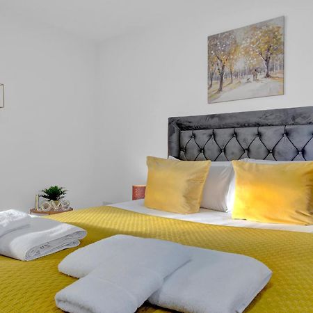 Heathrow Stays - Fawns Manor Χίλινγκτον Εξωτερικό φωτογραφία